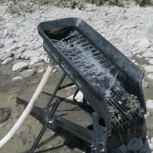 An action video showing the water spray pattern in the hopper of the gold trek ultralight backpack highbanker.